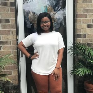 Meet your Posher, Lea